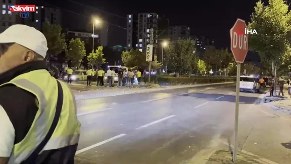 Tramvay yoluna uçan otomobil hurdaya döndü 1 ölü, 1 yaralı