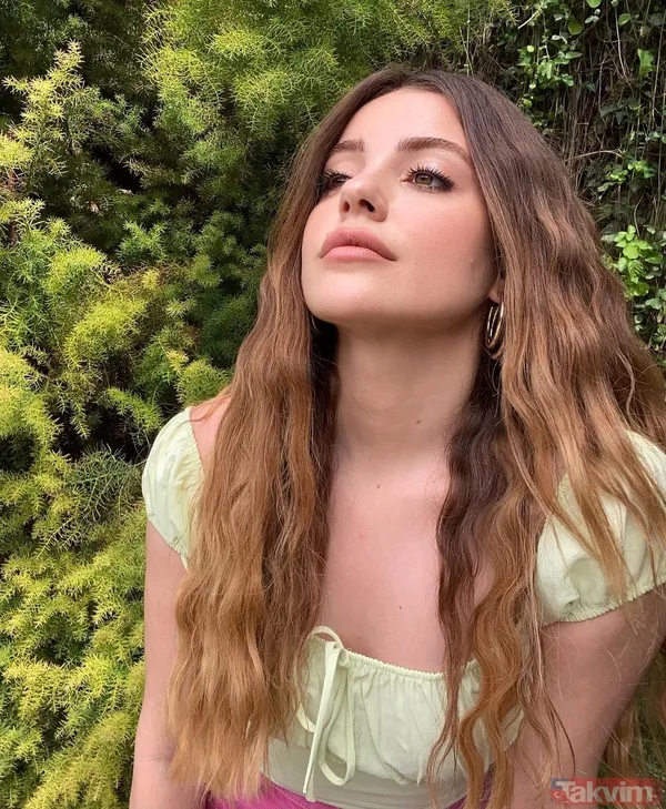 Ezgi Eyüboğlu vücudunu saran leopar desenli üstüyle sosyal medyayı salladı! Deri montuyla poz verdi bacak dekoltesi çok konuşuldu - 2