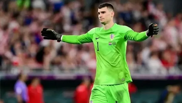 fenerbahce-1-numarali-altin-eldivenine-kavusuyor-sari-lacivertliler-hirvat-kaleci-dinamo-zagreb-icin-geri-sayi-1692052300151.jpeg Fenerbahçe 1 numaralı altın eldivenine kavuşuyor! Sarı-Lacivertliler Hırvat kaleci Livakovic için geri sayıma geçti-5