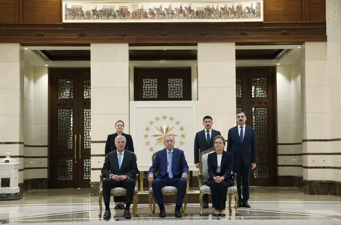 son-dakika-baskan-erdoganin-diplomasi-trafigi-suruyor-once-libya-ardindan-iran-1698848867787.jpeg Başkan Erdoğan'ın diplomasi trafiği sürüyor! Tek tek Külliye'de kabul etti: Elçiler güven mektubu sundu-5