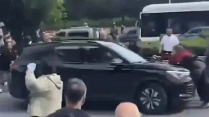 muhalif-medyanin-manipulasyonu-1780015077058.jpeg CHP’deki "mutlak butlan" sonrası muhalif basından sansür: Genel merkezdeki arbede ve yağmayı görmezden geldiler!-4