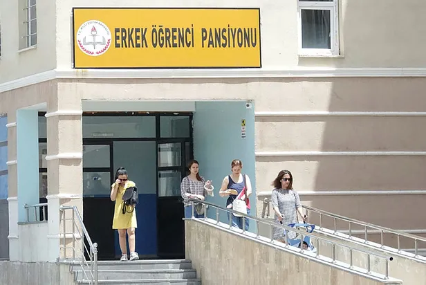 Van'da yer kalmadı! İranlı turistler otellerde yer kalmayınca pansiyonlara yerleştirildi-1