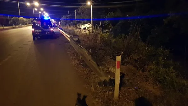 samsunda-hafif-ticari-arac-takla-atti-2-olu-3-yarali-1659073955686.jpg Samsun'da hafif ticari araç takla attı: 2 ölü 3 yaralı-4