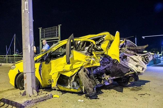 Bakırköy’de kaza: 2’si ağır 3 yaralı