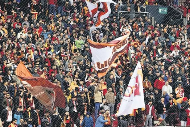 fenerbahce-onunde-agir-darbe-alan-aslan-sahasinda-malatyayi-devirdi-1650321104668.jpeg Fenerbahçe önünde ağır darbe alan Aslan sahasında Malatya'yı devirdi-8