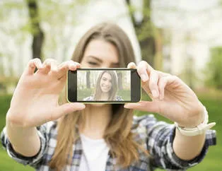Eğer böyle selfie çekiyorsanız...