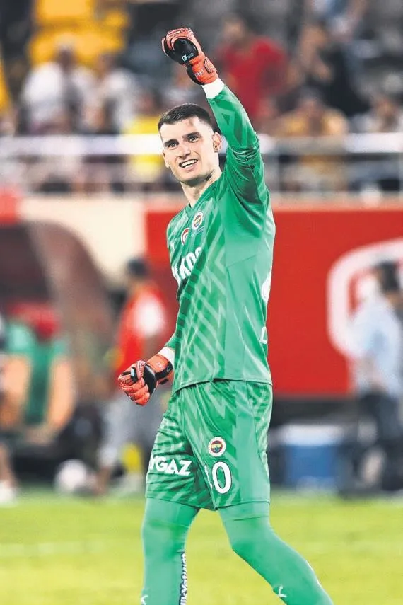 1695684734007.jpeg Galatasaray'da İstanbulspor mesaisi başladı! Maç bugün saat 20.00'de Atatürk Olimpiyat Stadyumu'nda gerçekleşecek-4