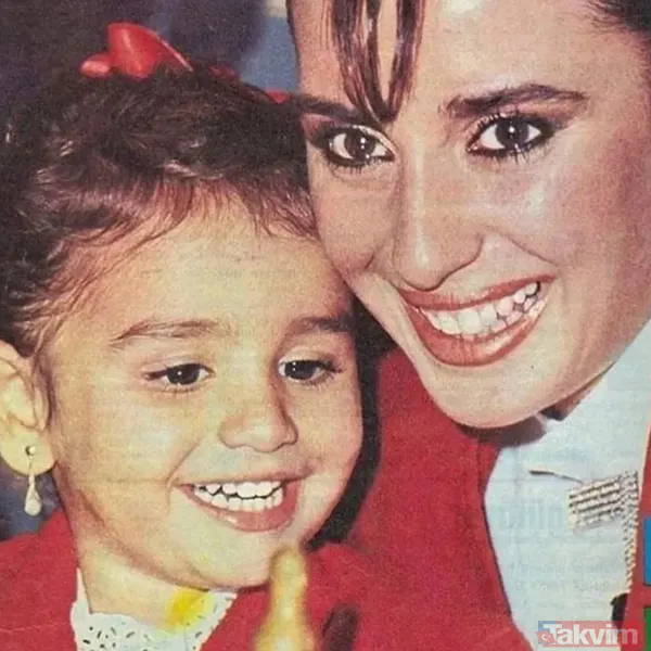 Zübeyde Melek'in Son Halini Görenler Hayran Kalırken "Annesinin Kopyası", "Güzelliği Perihan Hanım'dan" Yorumları Yapıldı.