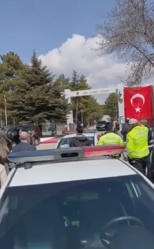 Selin Ciğerci sevgilisini kışladan lüks araçla aldı Gökhan Çıra'nın o görüntülerine inceleme başlatıldı-4