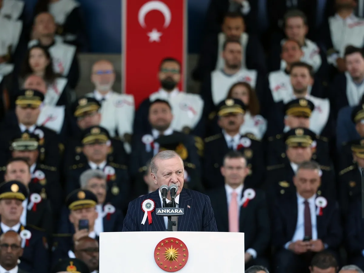 polis-akademisinde-mezuniyet-heyecani-emniyete-13-bin-610-yeni-nefer-15-temmuz-sehitleri-unutulmadi-1782410434064.jpeg Polis Akademisi’nde mezuniyet heyecanı! Emniyet’e 13 bin 610 yeni nefer: 15 Temmuz şehitleri unutulmadı-5
