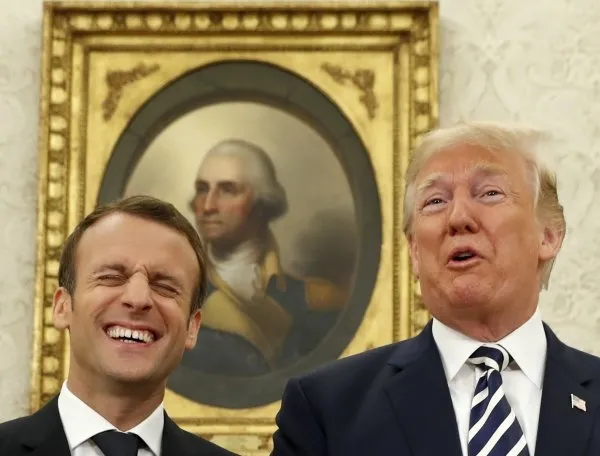 Trump Macron'u böyle götürdü-2