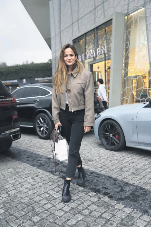 burcu-esmersoydan-samimi-itiraf-erkeksiydim-1699140161253.jpeg Burcu Esmersoy'dan samimi itiraf: "Erkeksiydim.."-4