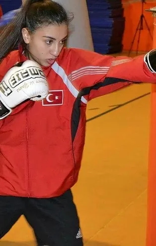 Milli boksör Nazmiye Tatar'a hırsızlık şoku