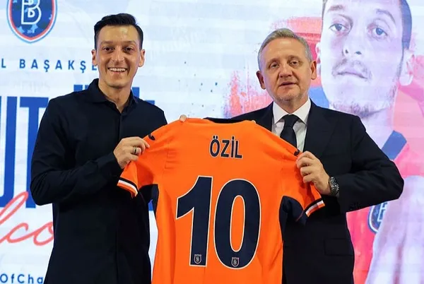basaksehir-teknik-direktoru-emre-belozoglundan-mesut-ozil-aciklamasi-1661792023561.jpg Başakşehir teknik direktörü Emre Belözoğlu'ndan Mesut Özil açıklaması-3