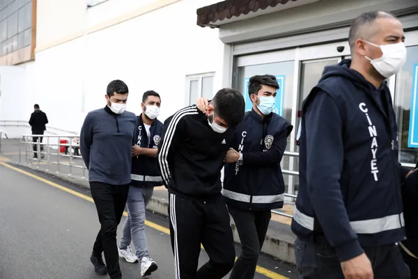 kiz-arkadasinin-evine-gitti-pencereden-dusup-oldu-kiz-arkadas-ablasi-ve-3-erkek-tutuklandi-1636017362461.jpg Kız arkadaşının evine gitti pencereden düşüp öldü! Kız arkadaş ablası ve 3 erkek tutuklandı-5