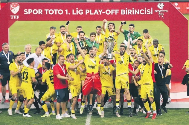 İstanbulspor play-off finalinde Bandırma'yı yenerek Süper Lig’e çıktı