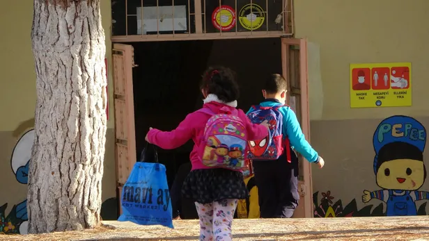 Yüz yüze eğitim başladı! Milyonlarca öğrenci heyecanla okullara koştu-4