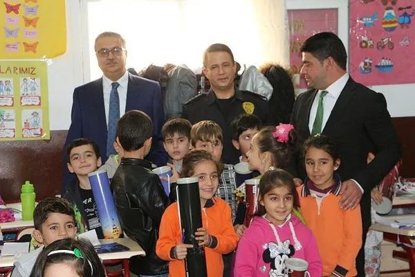 Şırnaklı öğrencilere top ve satranç-2