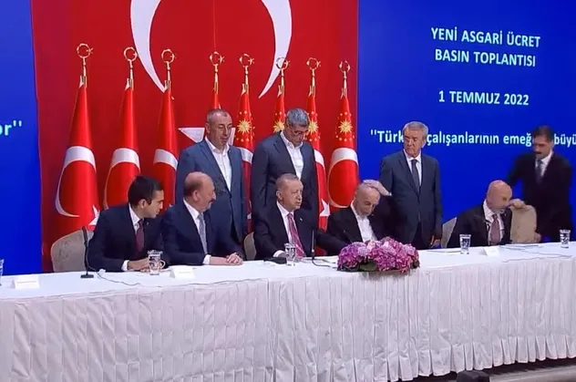 Son dakika: Asgari ücrete zam açıklamasında güldüren anlar! Başkan Erdoğan'dan Ergün Atalay'a: "Senin başında da saç kalmadı ya"