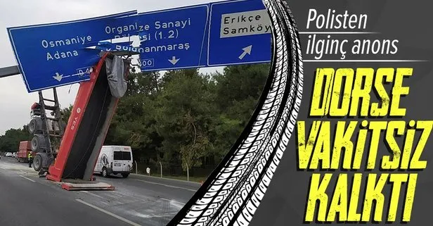 TIR’ın kalkan dorsesi tabelaya takıldı