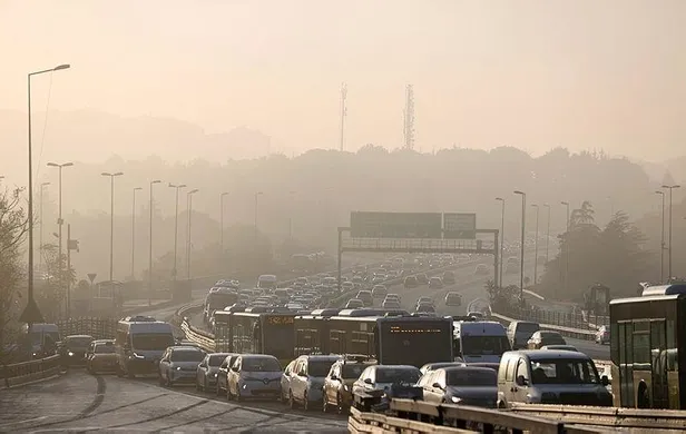 SON DAKİKA: İstanbul sise teslim! Boğaz'da gemi geçişleri çift yönlü askıya alındı | Şehir Hatları bazı seferleri iptal etti-4