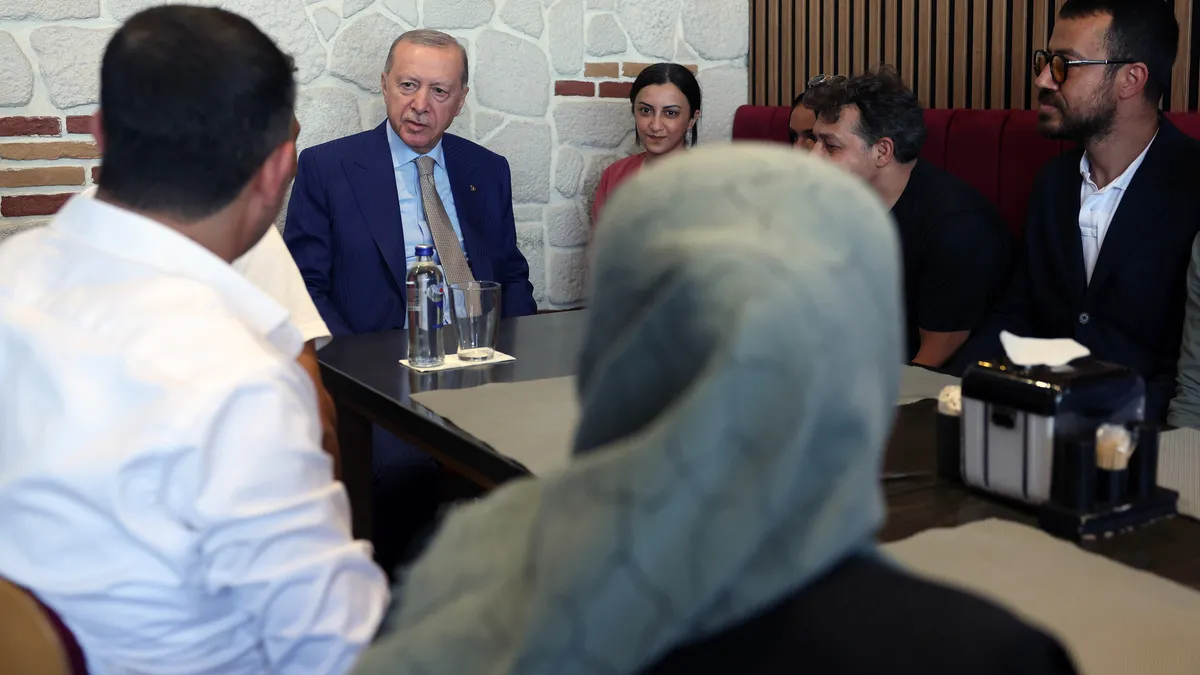 Üsküdar'da samimi buluşma! Başkan Erdoğan esnafı ziyaret etti