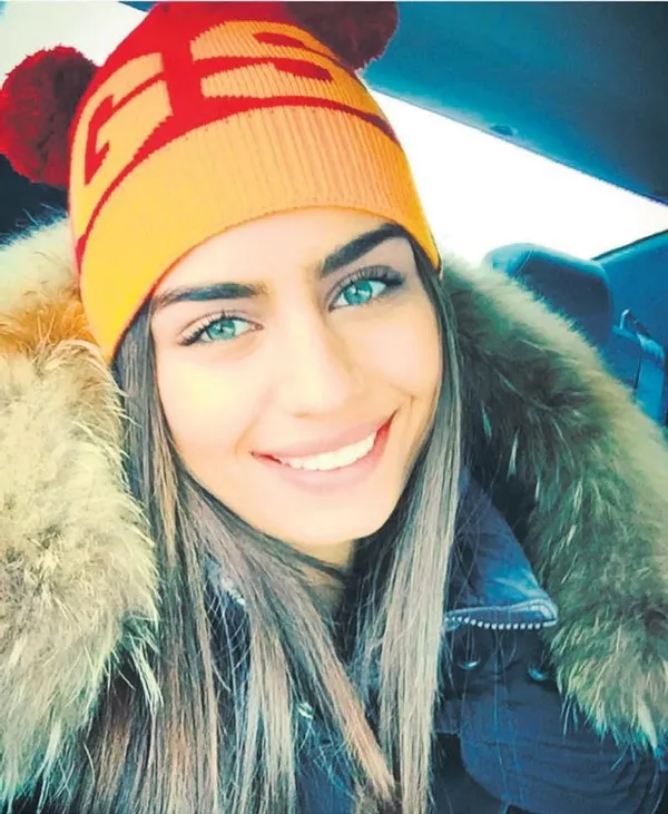 amine-gulse-fenerbahce-formasi-giydi-galatasaray-taraftarlarindan-tepki-yagdi-1629492996204.jpeg Amine Gülşe Fenerbahçe forması giydi Galatasaray taraftarlarından tepki yağdı!-1