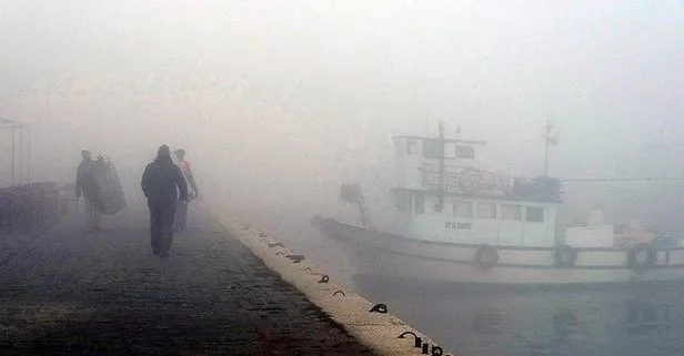 Çanakkale Boğazı kar yağışı nedeniyle gemi geçişlerine kapatıldı