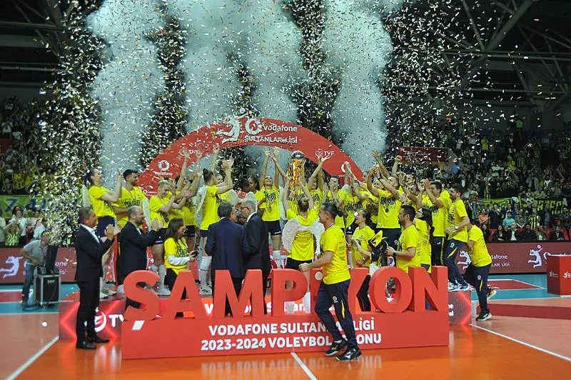 Eczacıbaşı Dynavit'i 3-0 yenen Fenerbahçe Opet, Voleybol Vodafone Sultanlar Ligi şampiyonu oldu-3