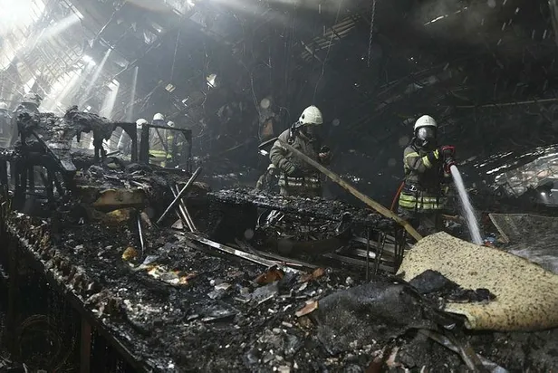 Beşiktaş Levent’te AVM yangını! İşletme sahibinden bomba iddia: "Dükkanımı alışveriş merkezi yaktı"-6
