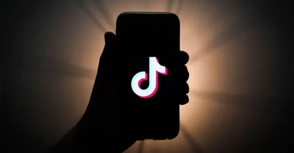 italyadan-flas-tiktok-karari-10-yasindaki-kizin-infiale-yol-acan-olumunun-ardindan-harekete-gecildi-1611366033342.jpeg İtalya'dan flaş Tiktok kararı! 10 yaşındaki kızın infiale yol açan ölümünün ardından harekete geçildi-4