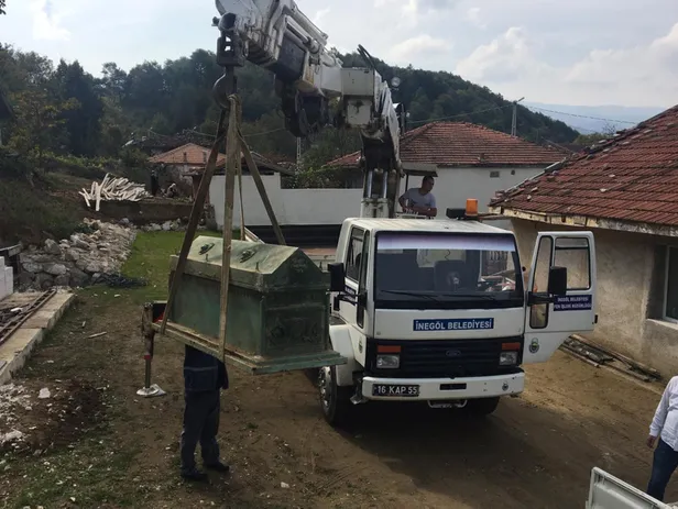 Bursa'da şok! Bahçeye gizlenmiş bronz lahit ele geçirildi-1