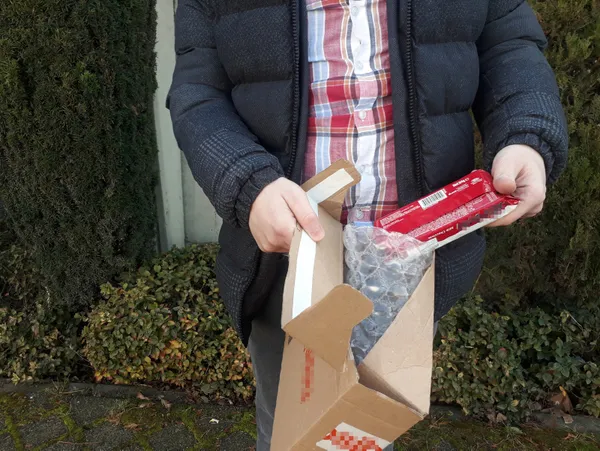 internetten-cep-telefonu-siparisi-verdi-biskuvi-cikti-1614158598760.jpg İnternetten cep telefonu siparişi verdi! Bisküvi çıktı-3