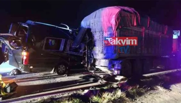 Amasya Merzifon kaza haberi Minibüs TIR'a çarptı 3 ölü 8
