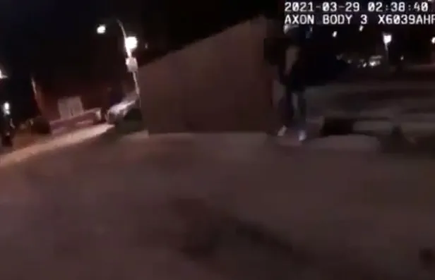 SON DAKİKA: ABD'de polis 13 yaşındaki çocuğu öldürdü! Görüntüler polis kamerasında-2