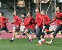 Galatasaray’da Ankaragücü maçı öncesi Okan Buruk’tan büyük sürpriz! Sol bekte kim oynayacak? Icardi oynayacak mı?