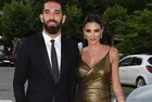 Arda Turan, eşi Aslıhan Doğan’ın doğum gününü övgü dolu sözler ile kutladı! ‘Benim güzel karım’