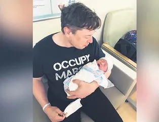 Elon oğluna bak!