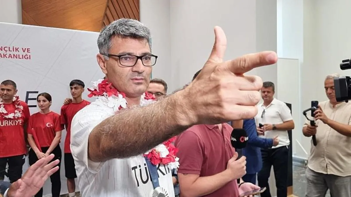Yusuf Dikeç olimpiyatlarda damga vurdu! Japonya'da kahveye telve, çizgi filme kahraman oldu