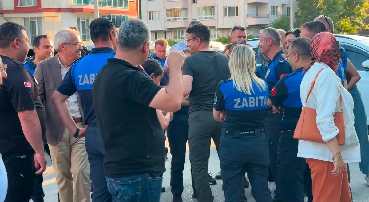 1783538808618.jpeg Sır zarflar deşifre oldu! CHP'li Tanju Özcan'ın rüşvet tezgahı: Devlet hastanesi inşaatını bile mühürlemişler!-3