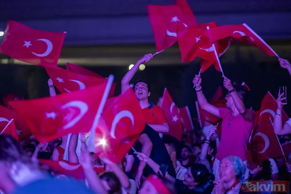 Türkiye tek yürek! Meydanlarda Euro 2024 coşkusu | Meydanlar doldu taştı | Çeyrek finale giden yolda heyecan dorukta! - 30