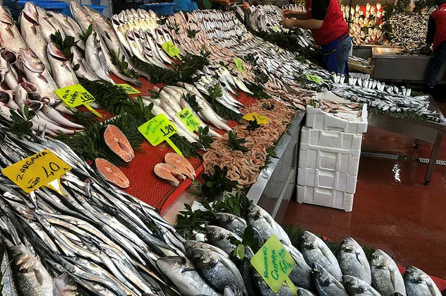 Fırtına balık fiyatlarını ikiye katladı! Hamsi 20 TL oldu çinekop ise rekora koşuyor