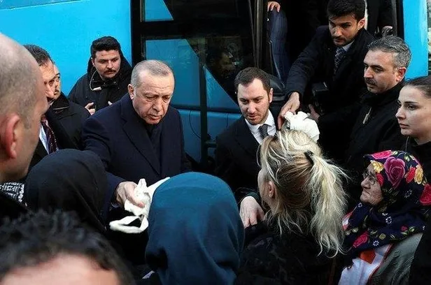 Başkan Erdoğan kendisine seslenen engelli genç için aracını durdurdu-1