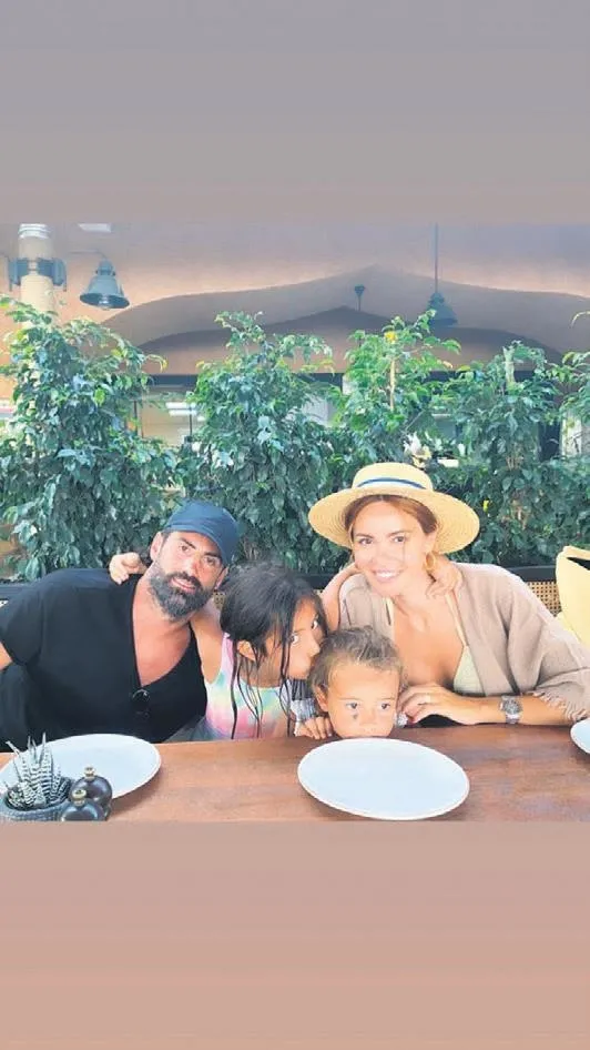 Volkan Demirel ve eşi Zeynep Sever Demirel "Maşallah" dedirtti