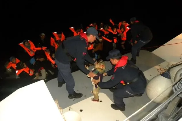 Balıkesir'de 12 düzensiz göçmen yakalandı