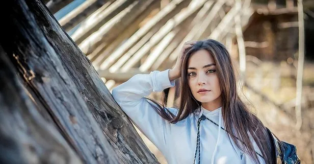 Tuğçe Bayat'tan 'filtresiz' imalı paylaşım! Gözler photoshoplu poz veren ünlülere çevrildi...