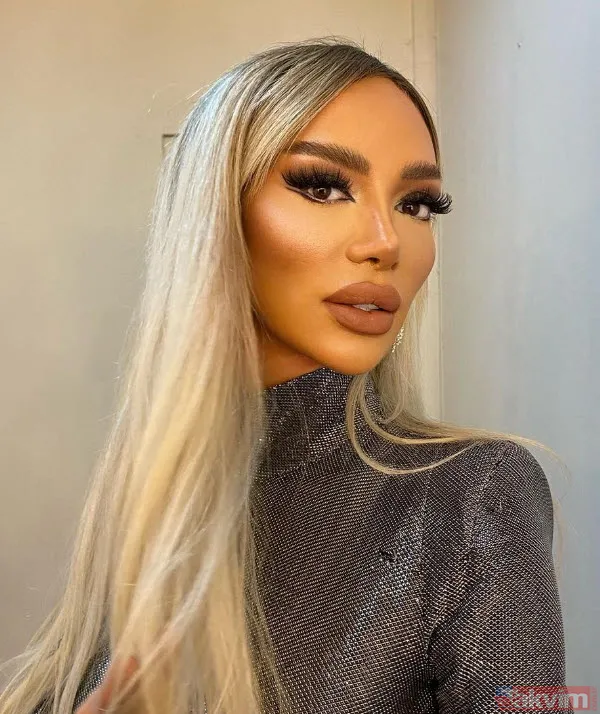 Annesi Selanik Göçmeni Bir Oryantal, Babası İse Yugoslav Göçmeni Ve Darbukacıdır.