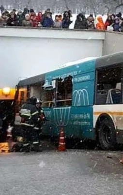 Rusya'da otobüs yaya alt geçidine girdi!