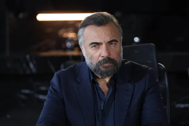 eskiya-dunyaya-hukumdar-olmazin-yeni-masa-uyelerinden-sahane-poz-kartlar-karildi-7-sezonda-yer-yerinden-oynayacak-1634729720220.jpg Eşkıya Dünyaya Hükümdar Olmaz'ın yeni masa üyelerinden şahane poz! Kartlar karıldı 7. sezonda yer yerinden oynayacak-9