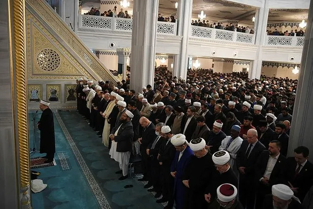 diyanet-isleri-baskani-ali-erbas-moskova-merkez-camisinde-cuma-namazi-kildirdi-1670598294780.jpeg Diyanet İşleri Başkanı Ali Erbaş, Moskova Merkez Camisi’nde cuma namazı kıldırdı-6